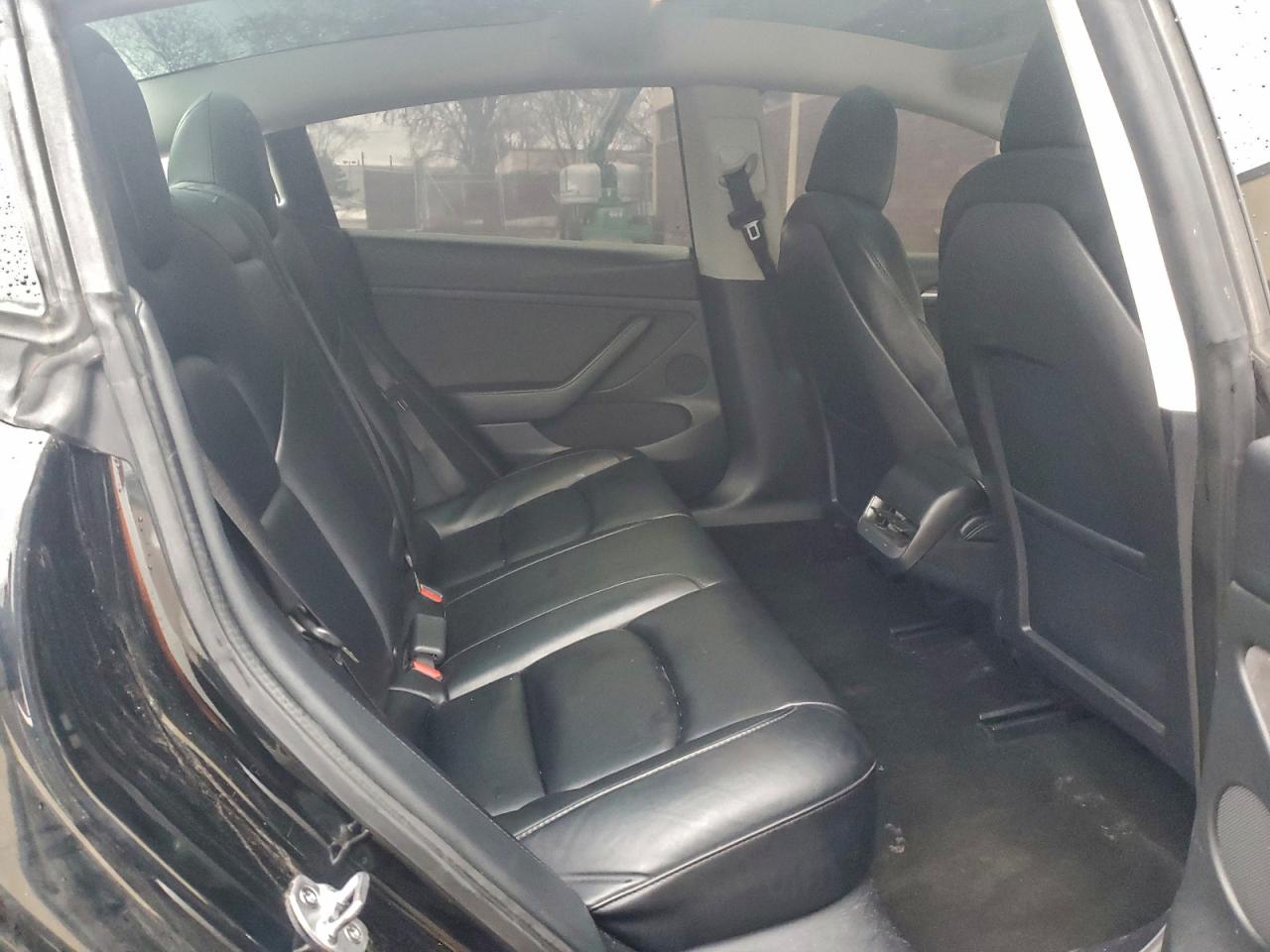 Tesla Model 3 Image 11