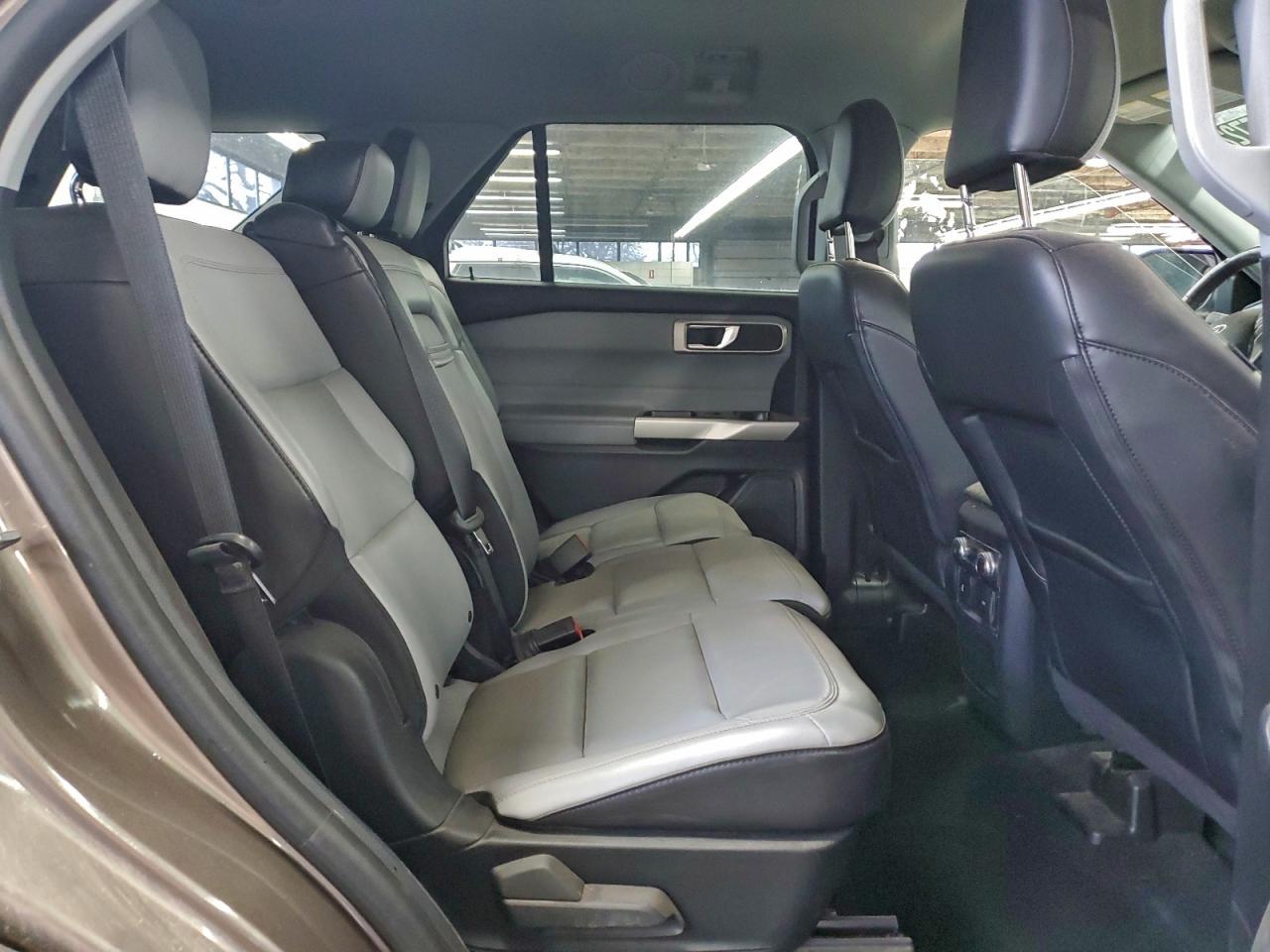 Ford Explorer Xlt Image 11