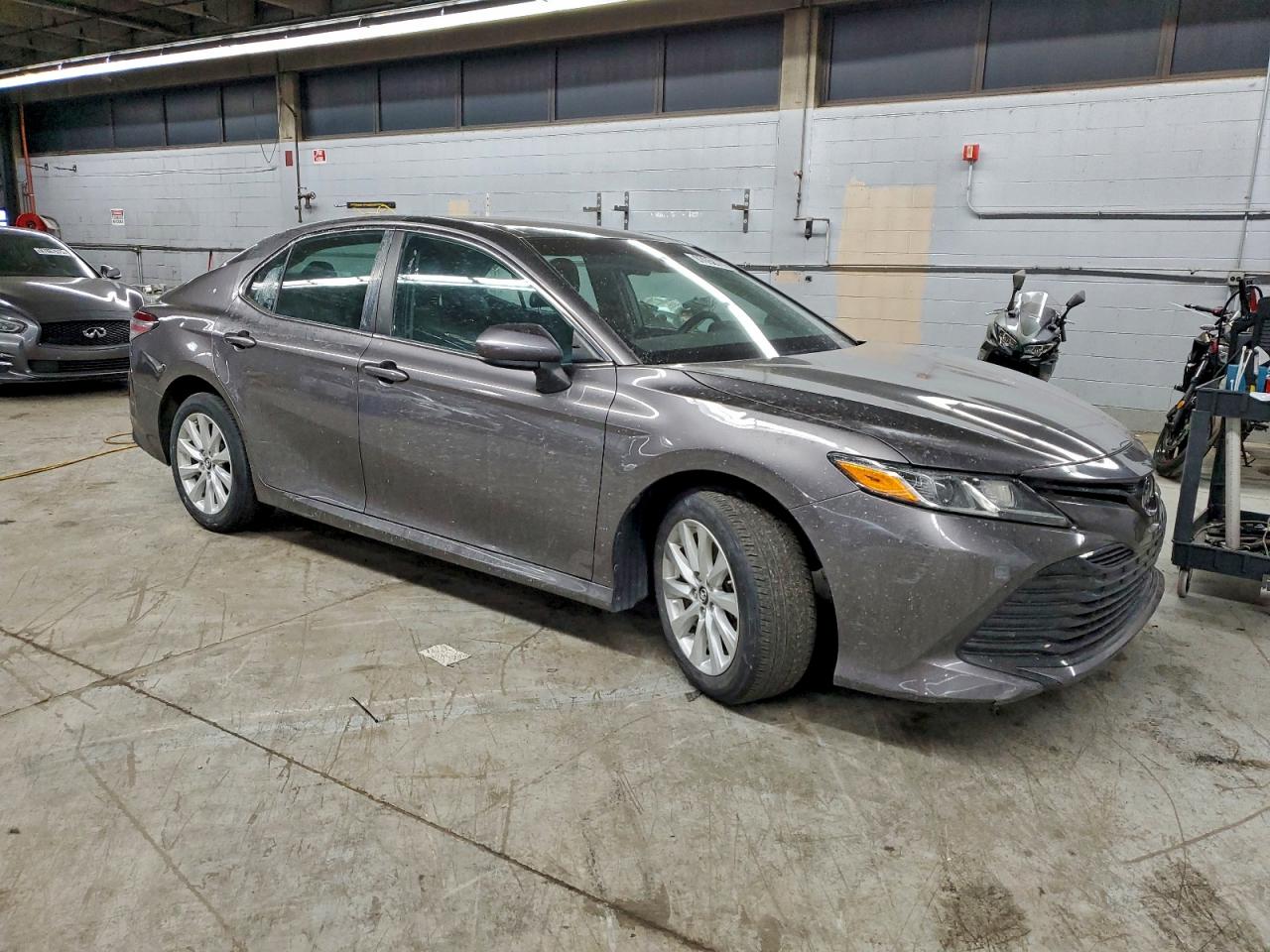 Toyota Camry L Image 11