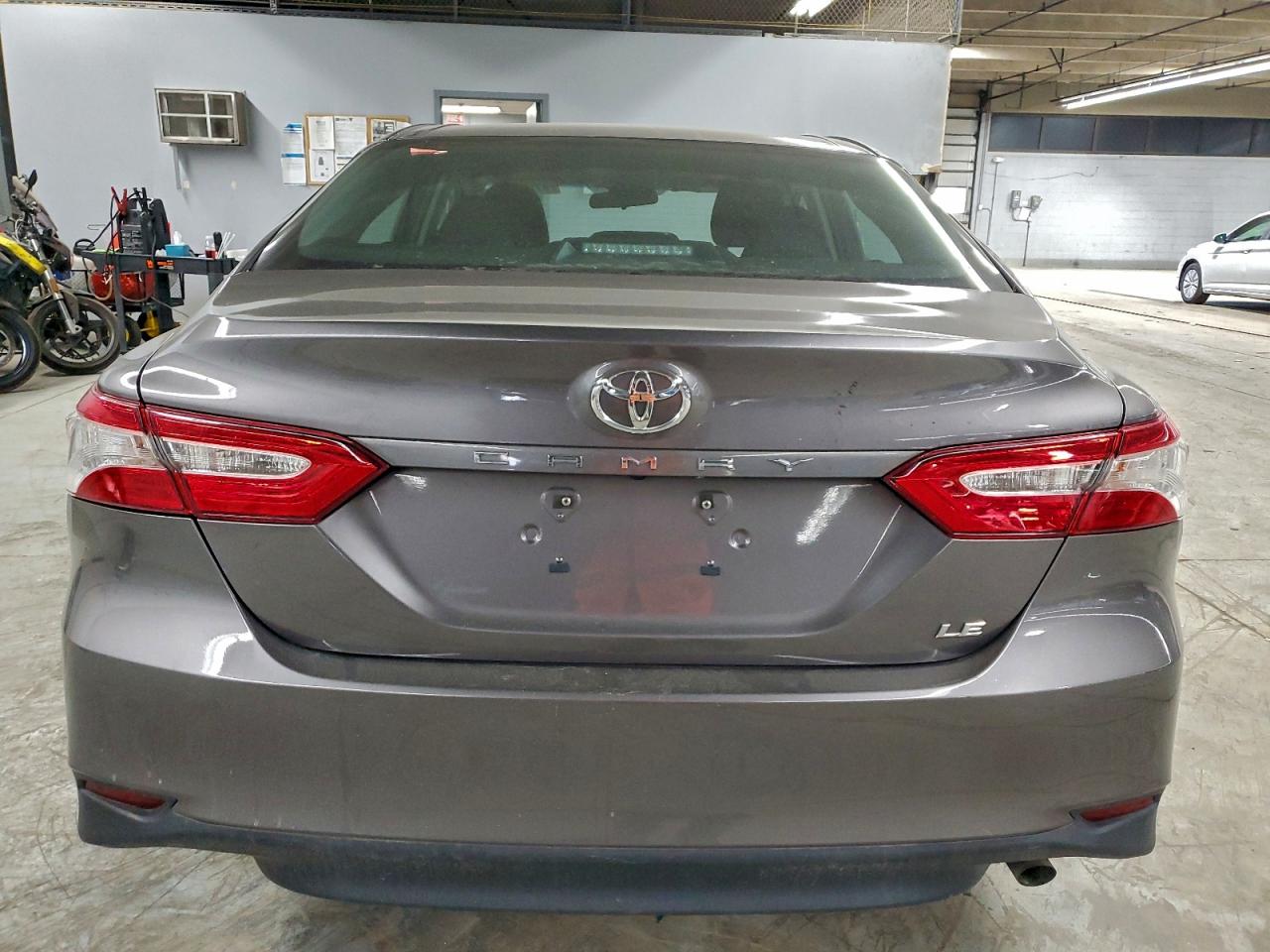 Toyota Camry L Image 2