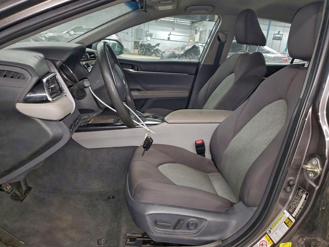 Toyota Camry L Image 4