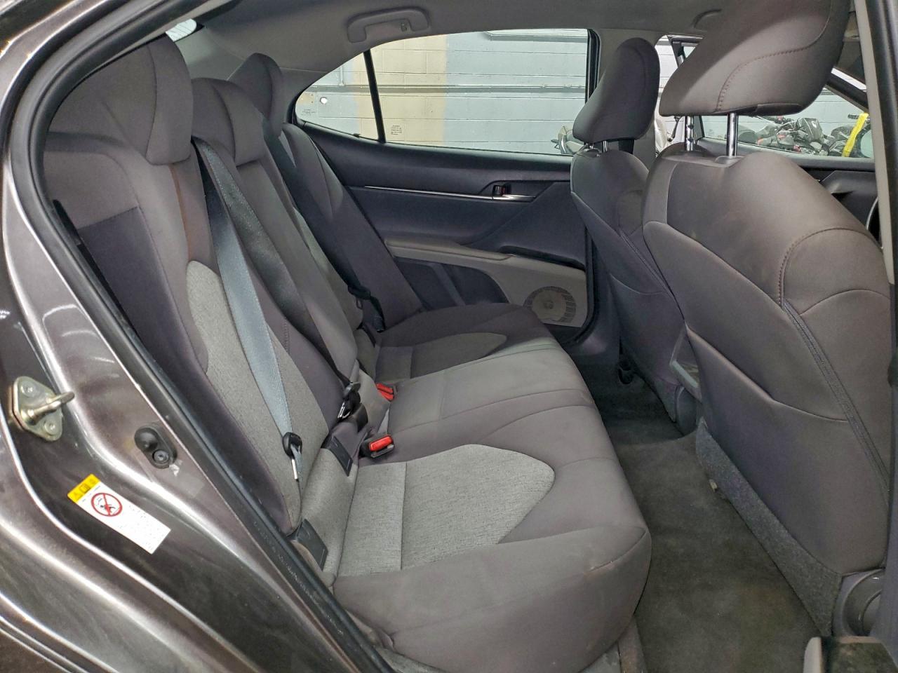 Toyota Camry L Image 7
