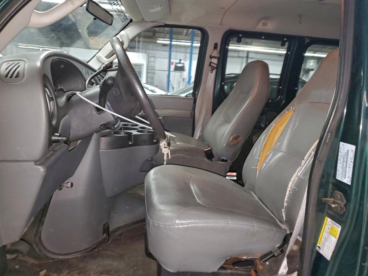 Ford Econoline E350 Super Duty Wagon Image 8