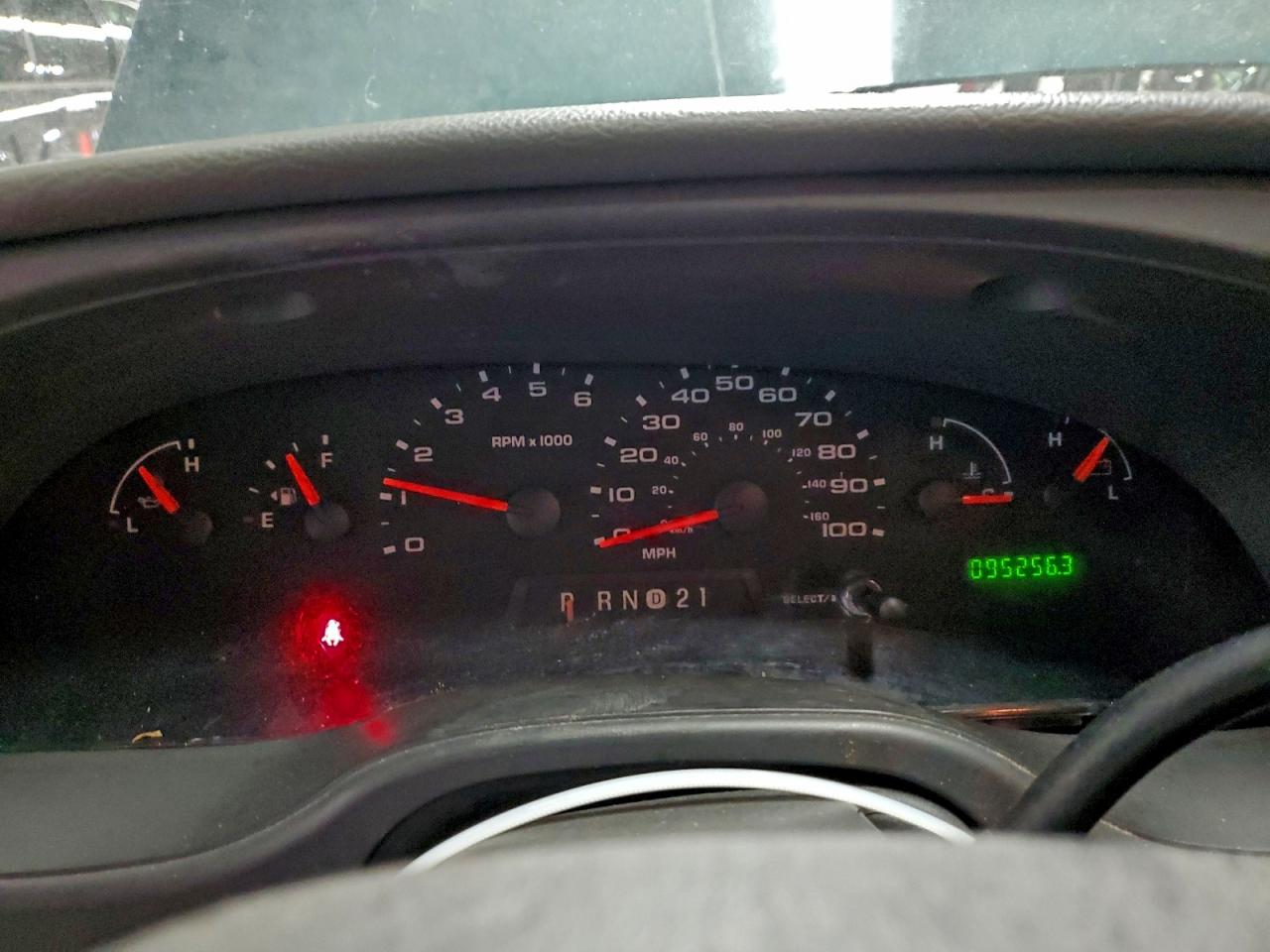 Ford Econoline E350 Super Duty Wagon Image 6