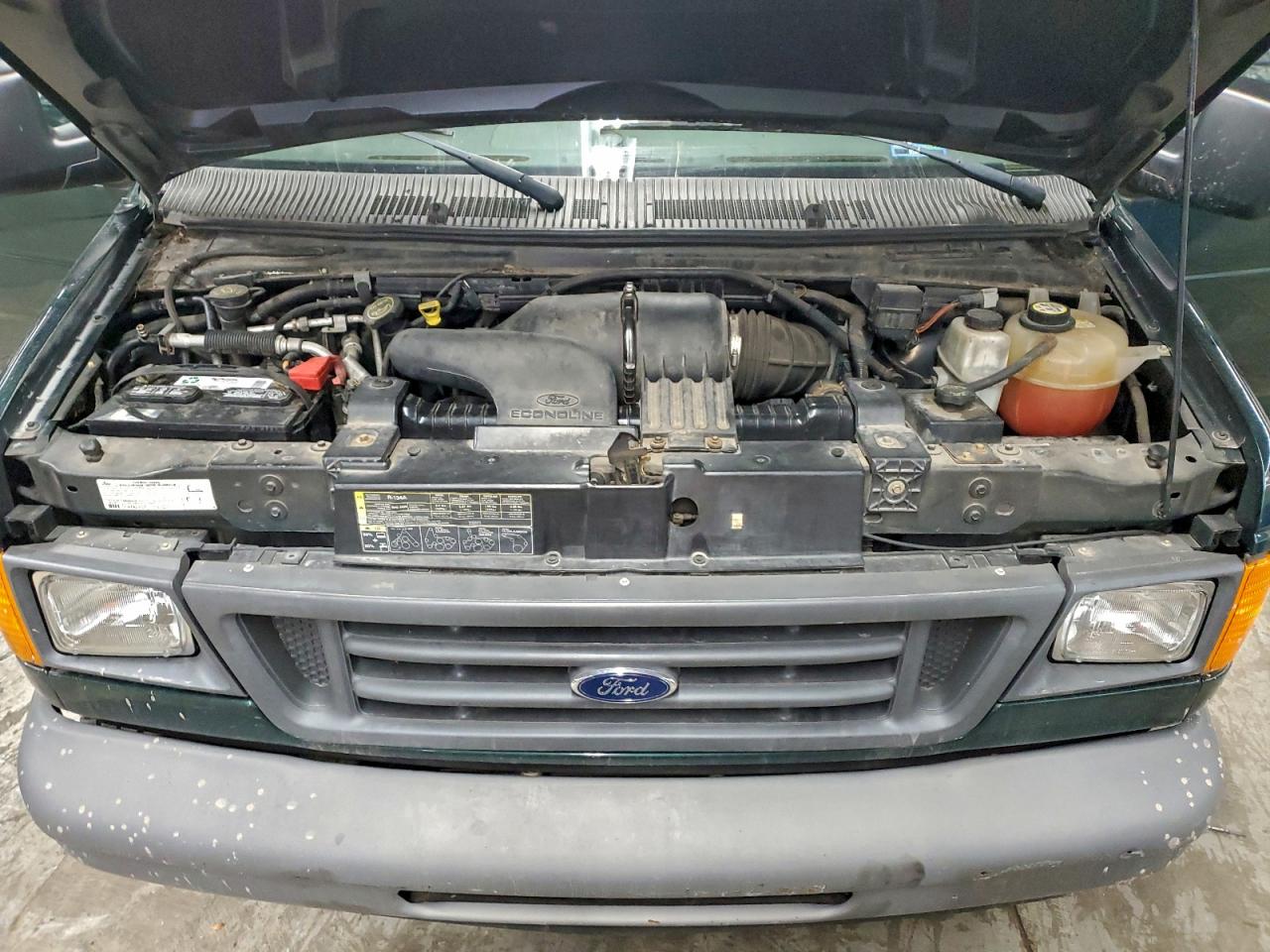 Ford Econoline E350 Super Duty Wagon Image 9