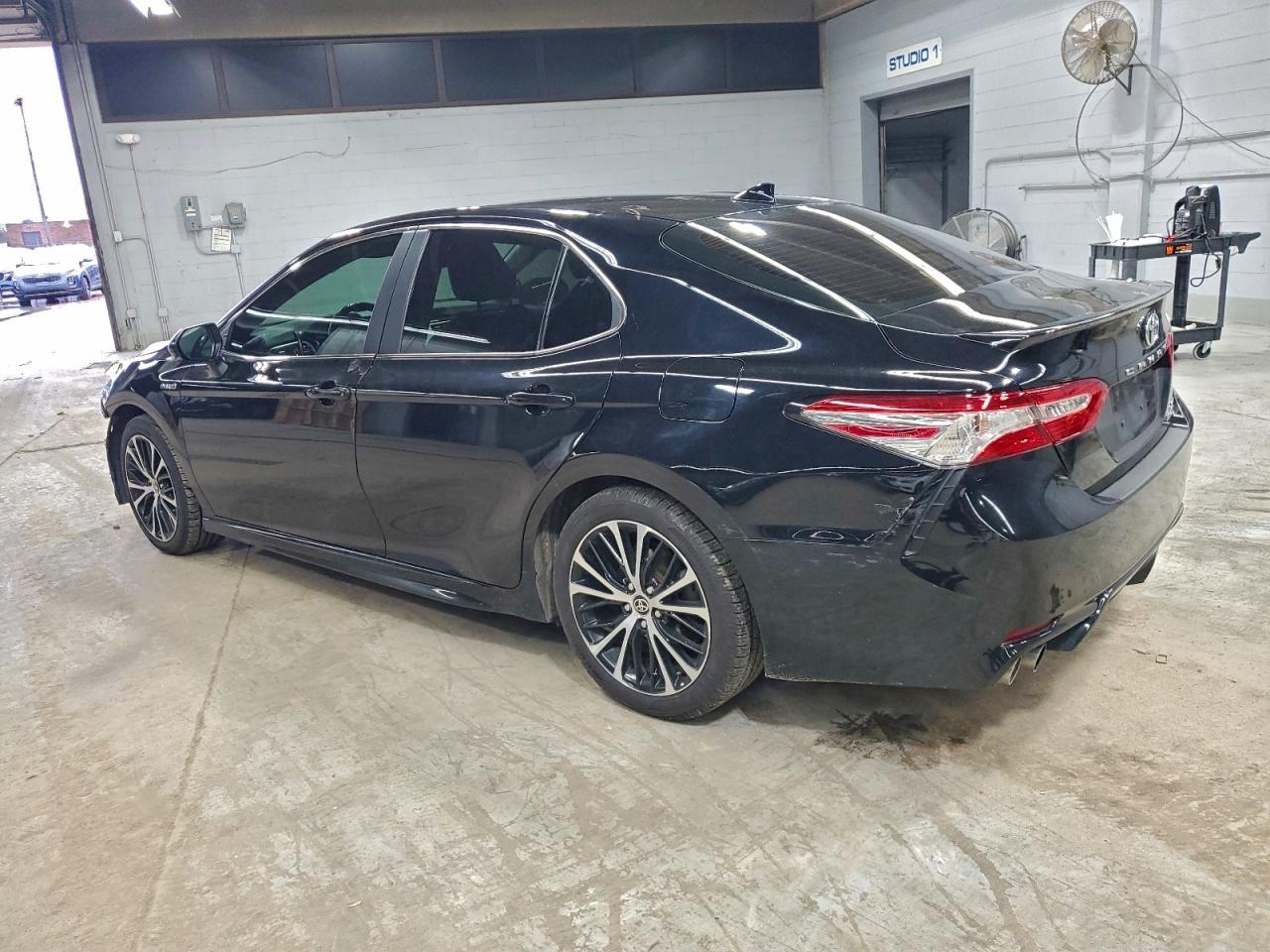 Toyota Camry Se Image 10