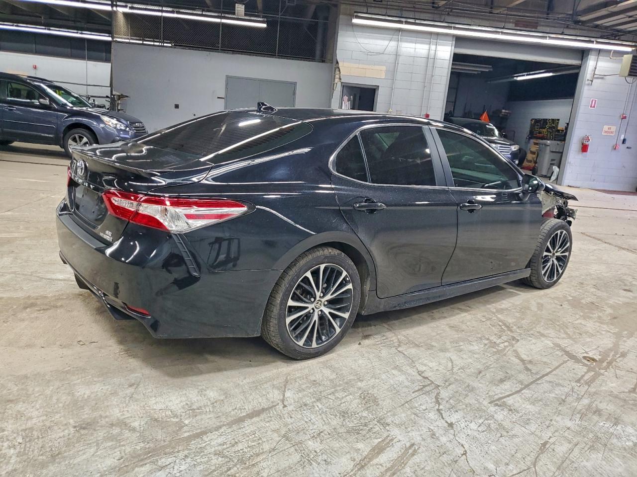 Toyota Camry Se Image 6