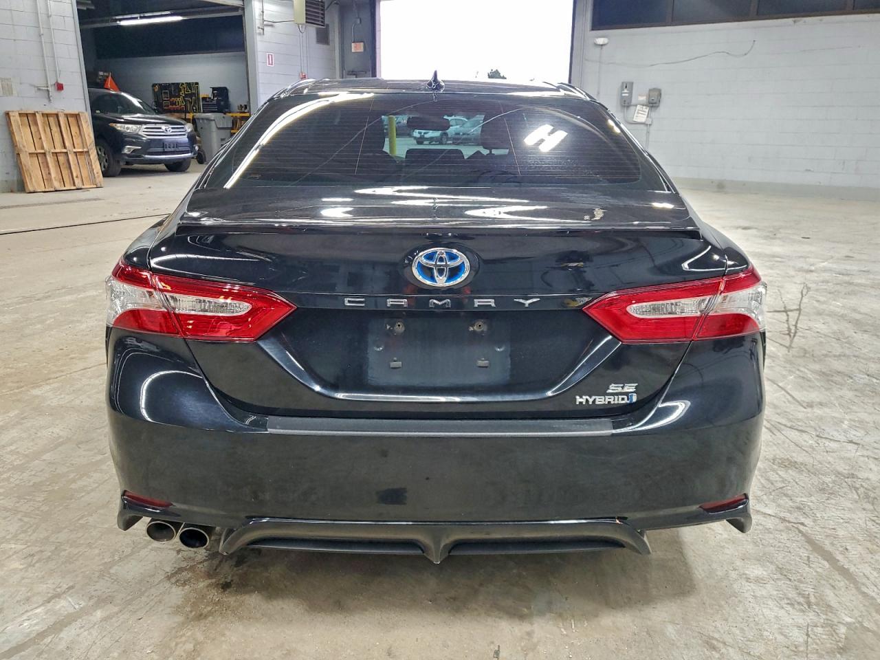 Toyota Camry Se Image 12