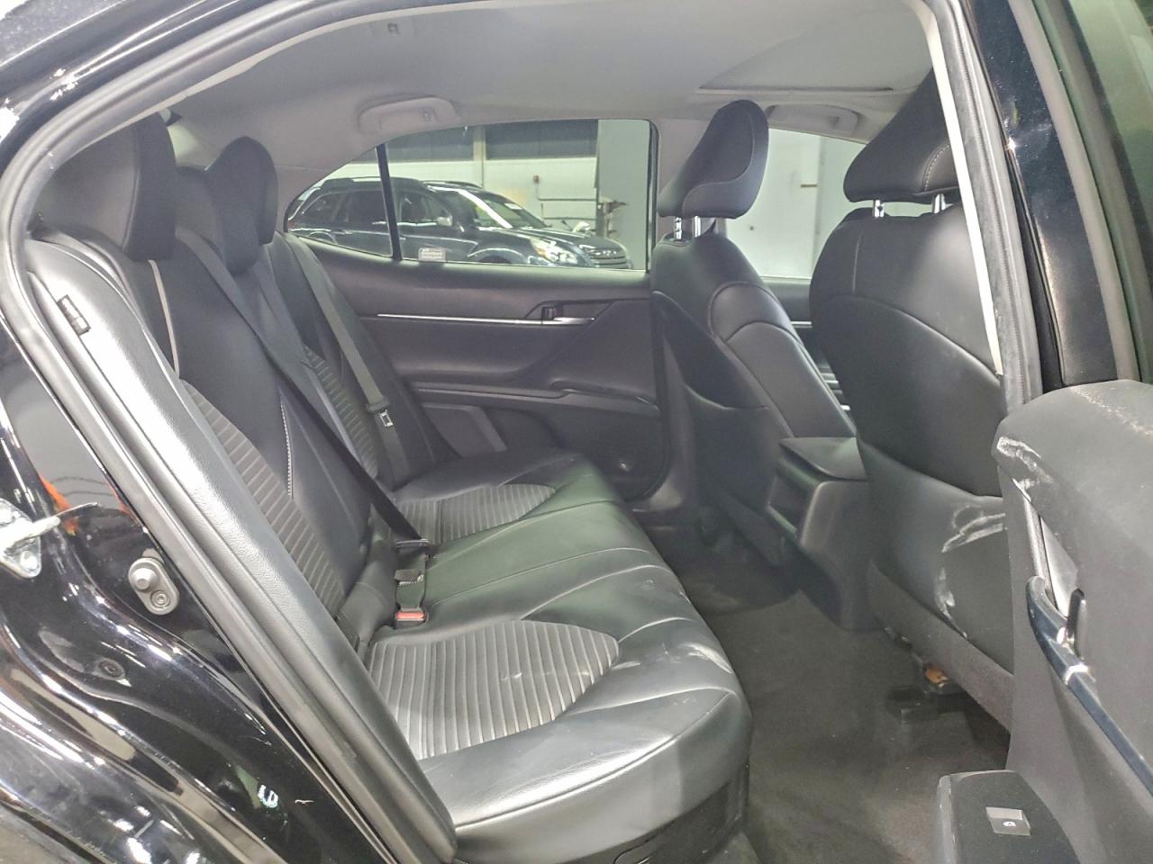 Toyota Camry Se Image 7