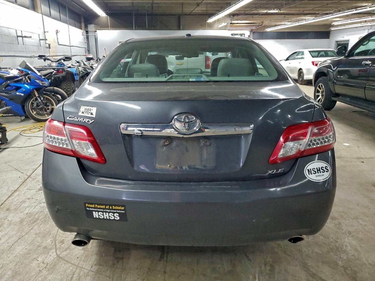 Toyota Camry Se Image 6