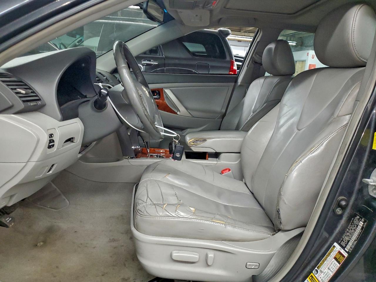 Toyota Camry Se Image 4