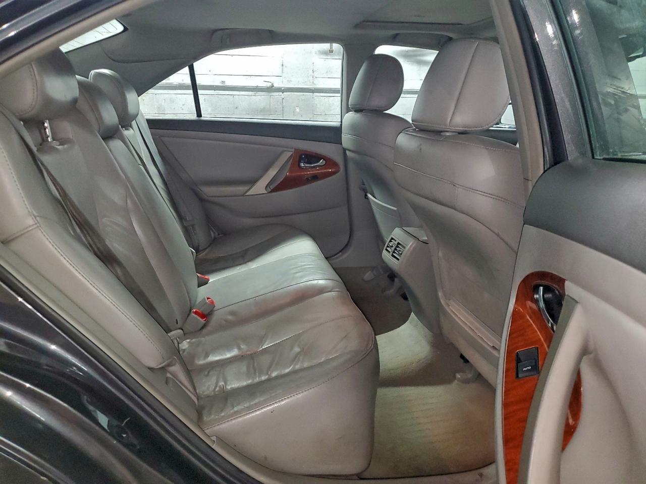Toyota Camry Se Image 7