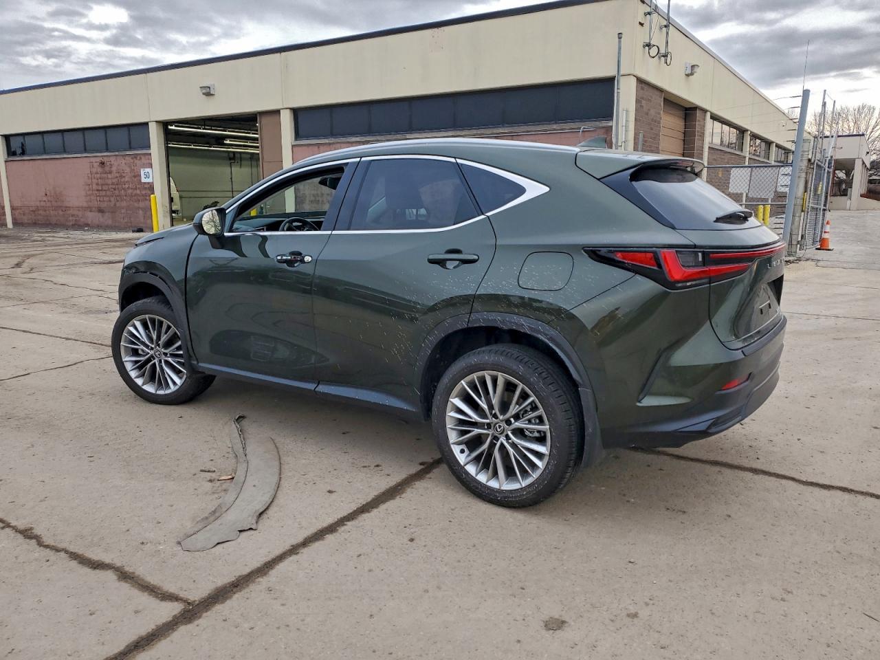 Lexus NX 350 Luxury Image 2
