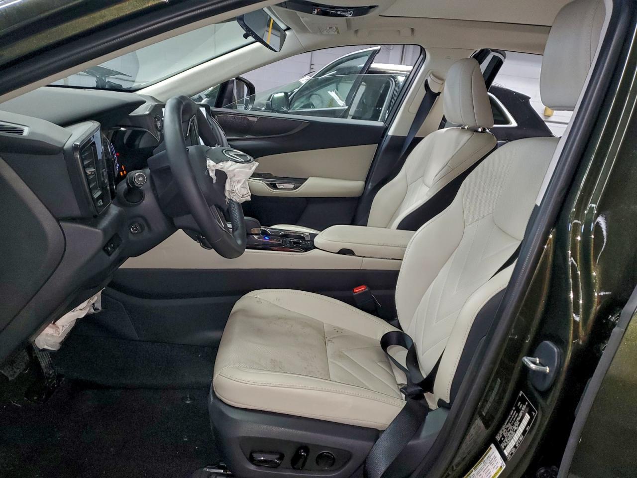 Lexus NX 350 Luxury Image 13