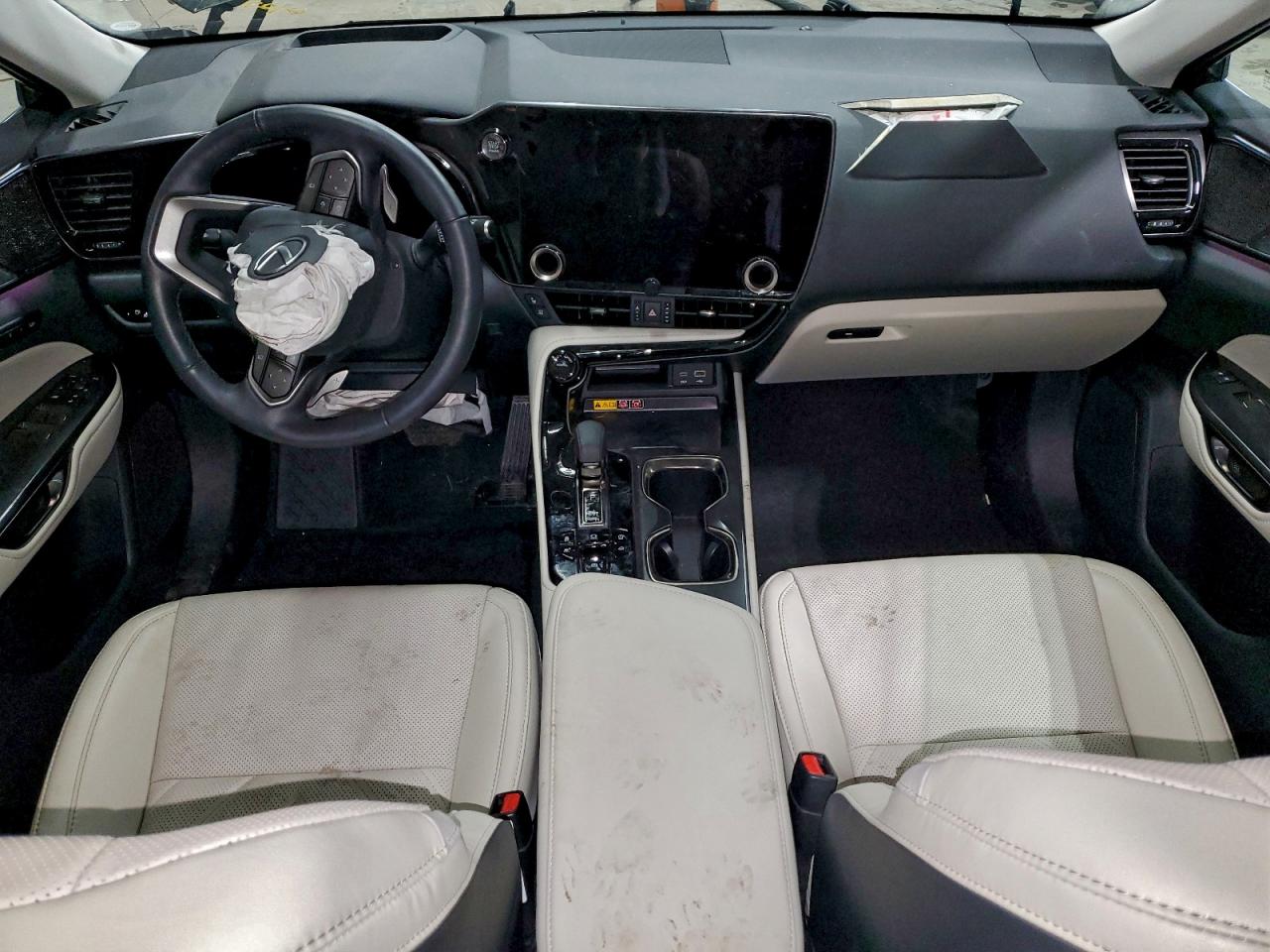 Lexus NX 350 Luxury Image 8