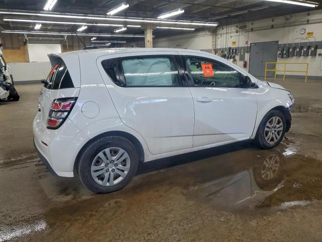 Chevrolet Sonic Image 10