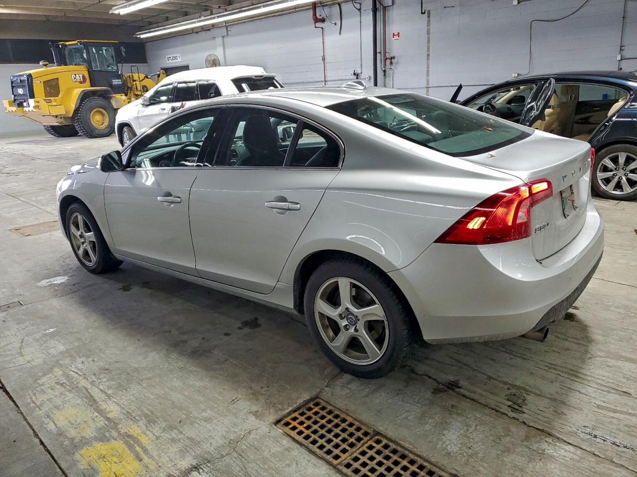 Volvo S60 T5 Image 4