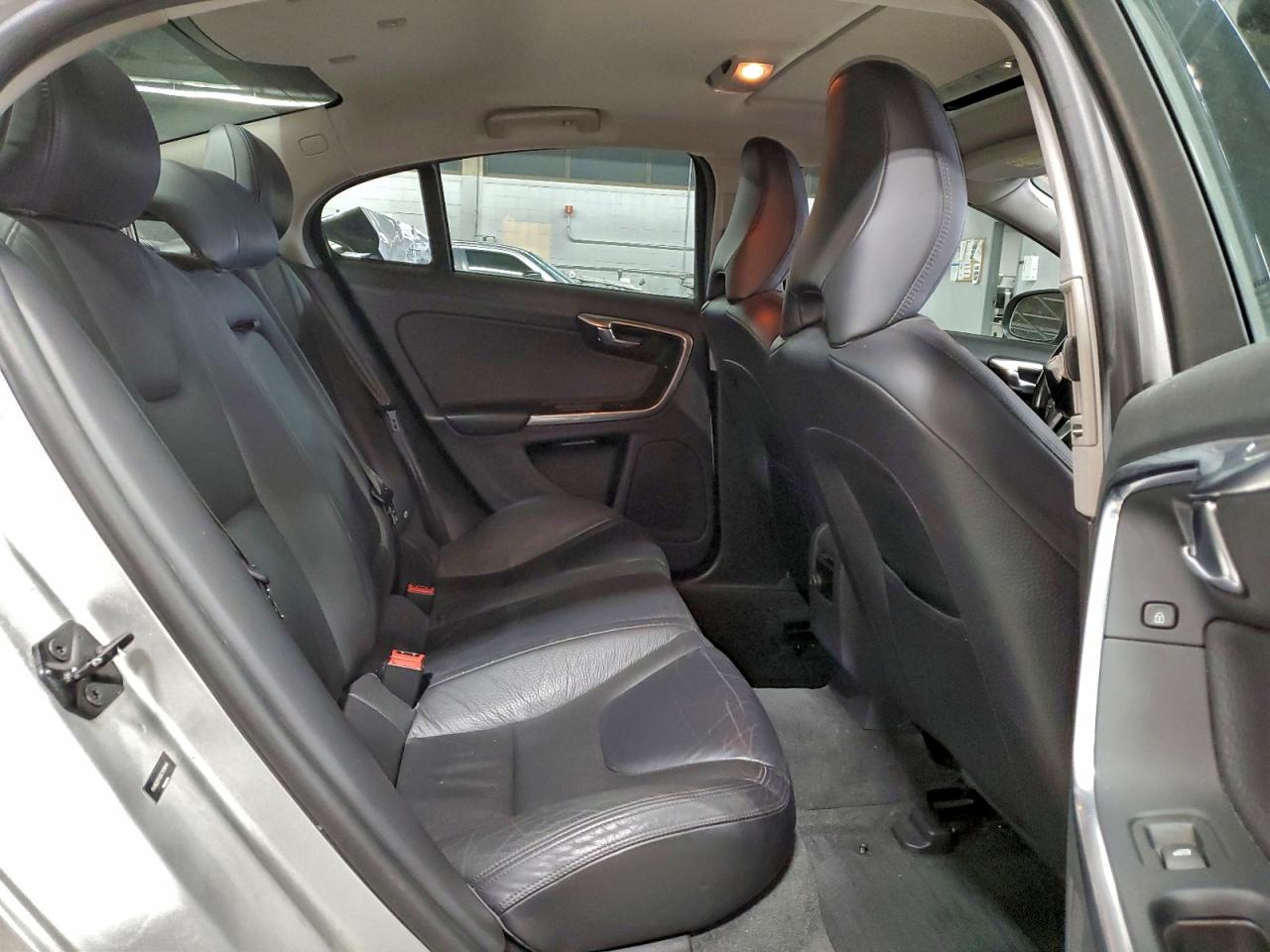 Volvo S60 T5 Image 7