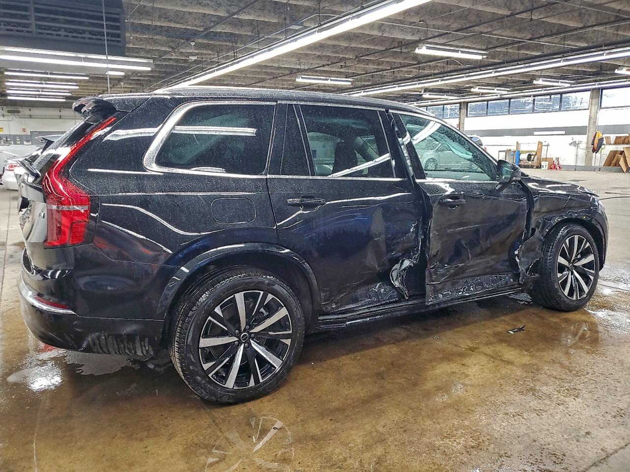 Volvo Xc90 Core Core Image 2