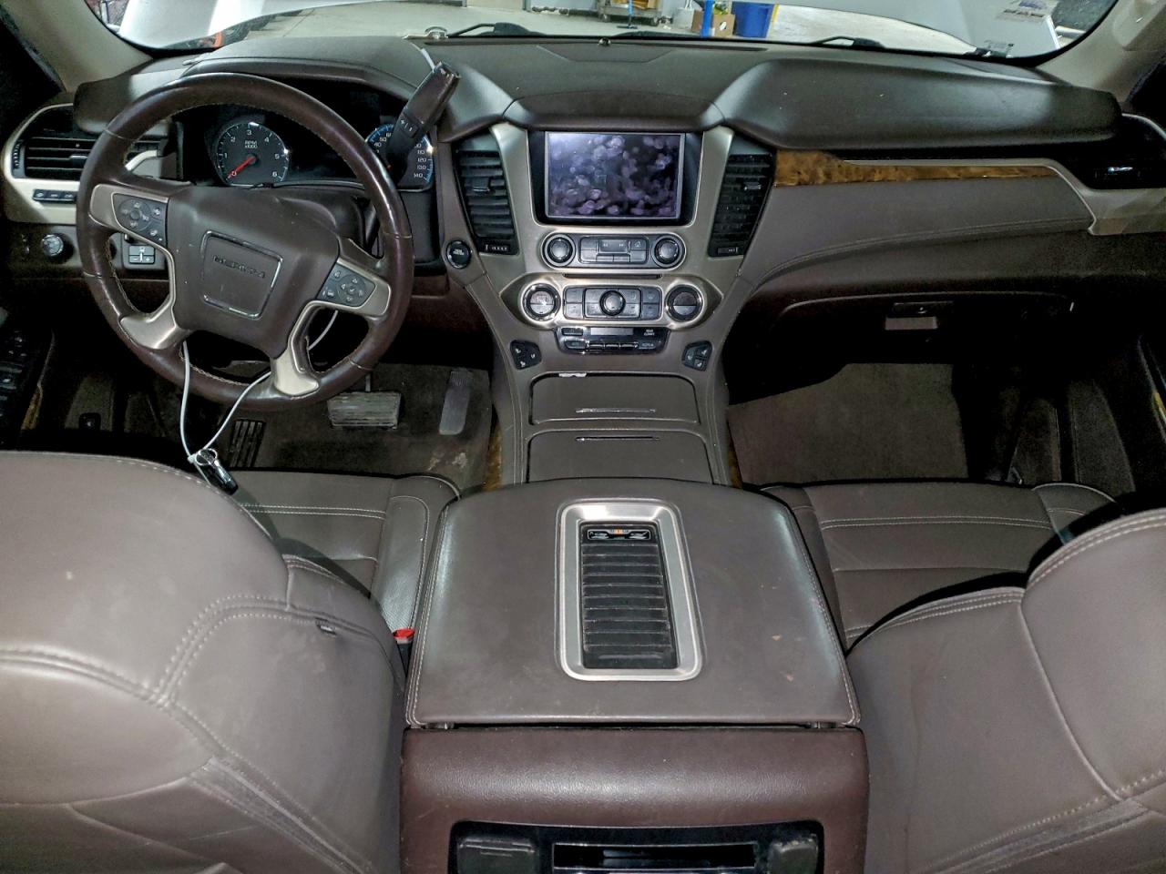 GMC Yukon Denali Image 10