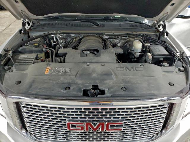 GMC Yukon Denali Image 7