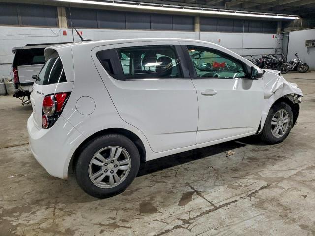 Chevrolet Sonic Lt Image 3