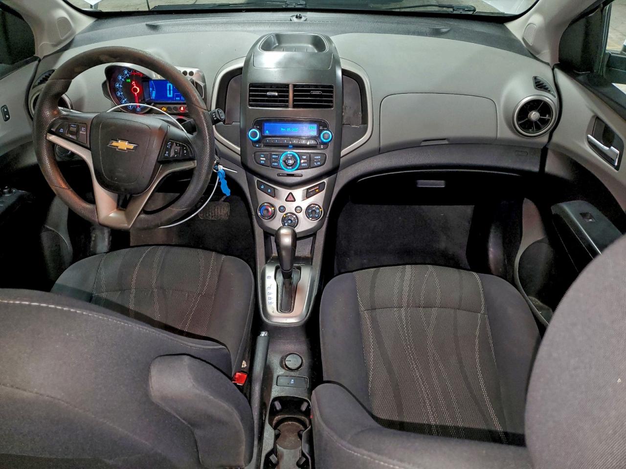 Chevrolet Sonic Lt Image 4