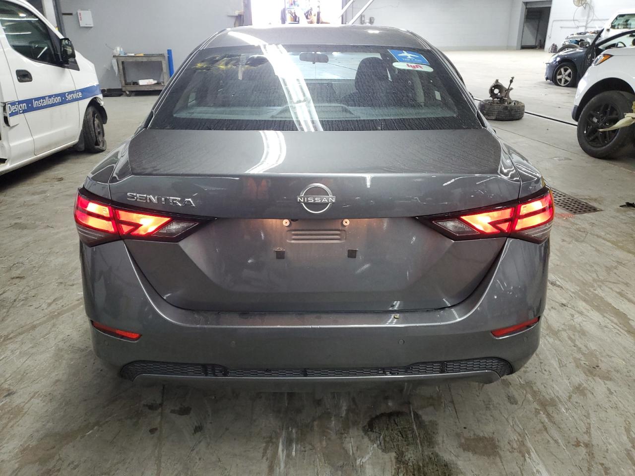 Nissan Sentra S Image 2