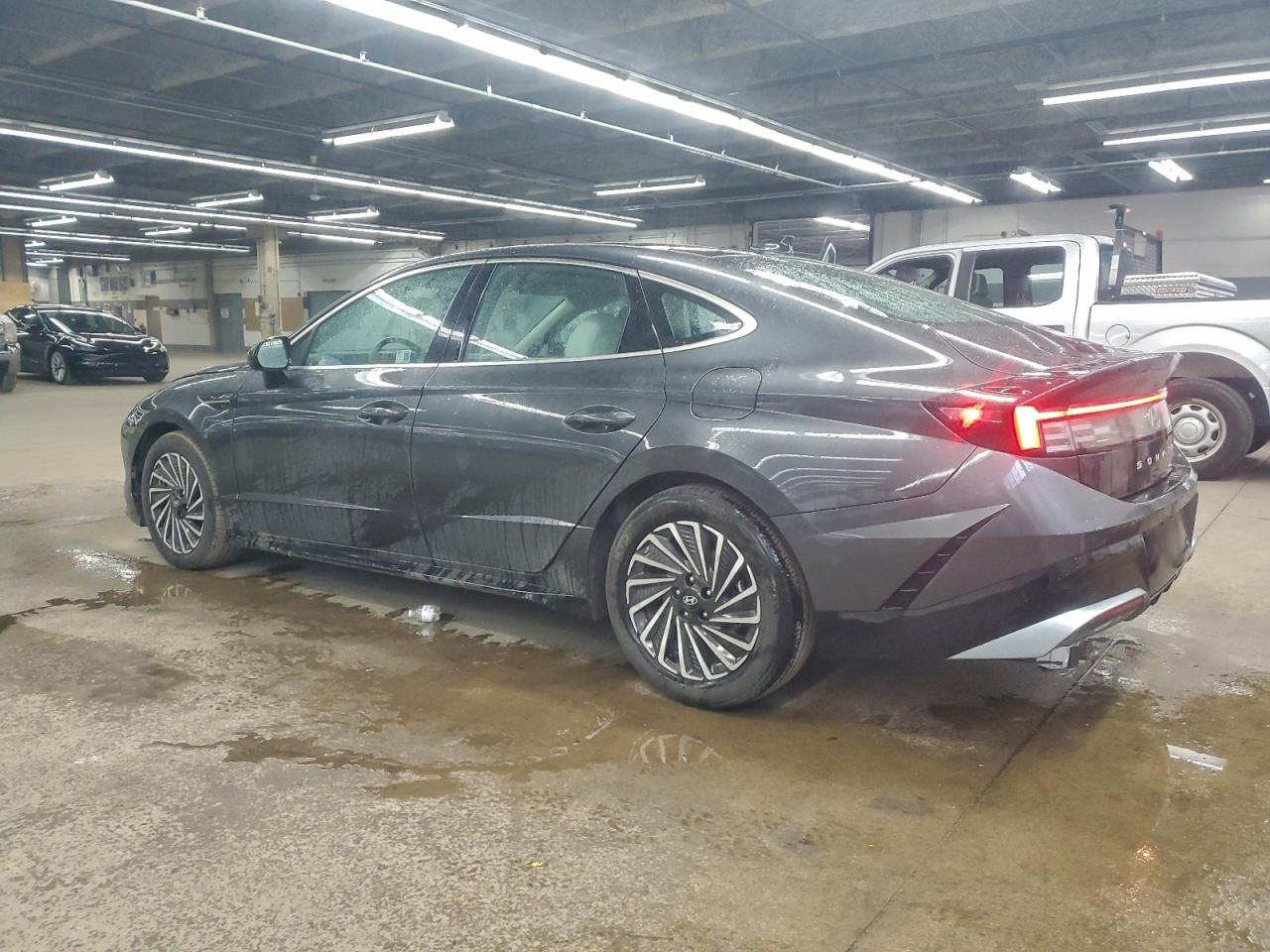 Hyundai SONATA Hybrid Image 2