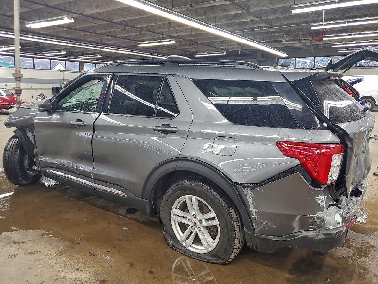 Ford Explorer Xlt Image 2