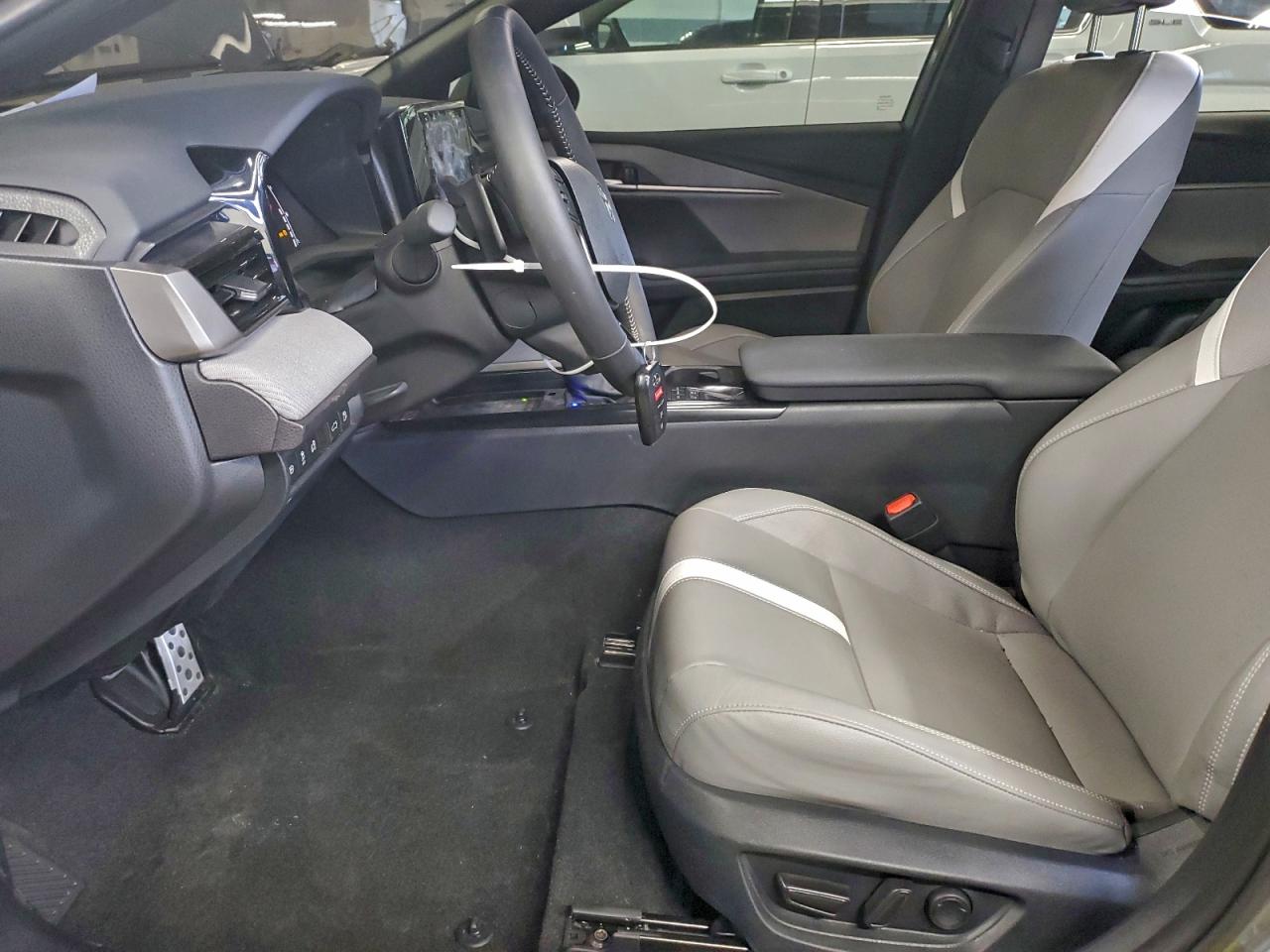 Toyota Camry Xse Image 2