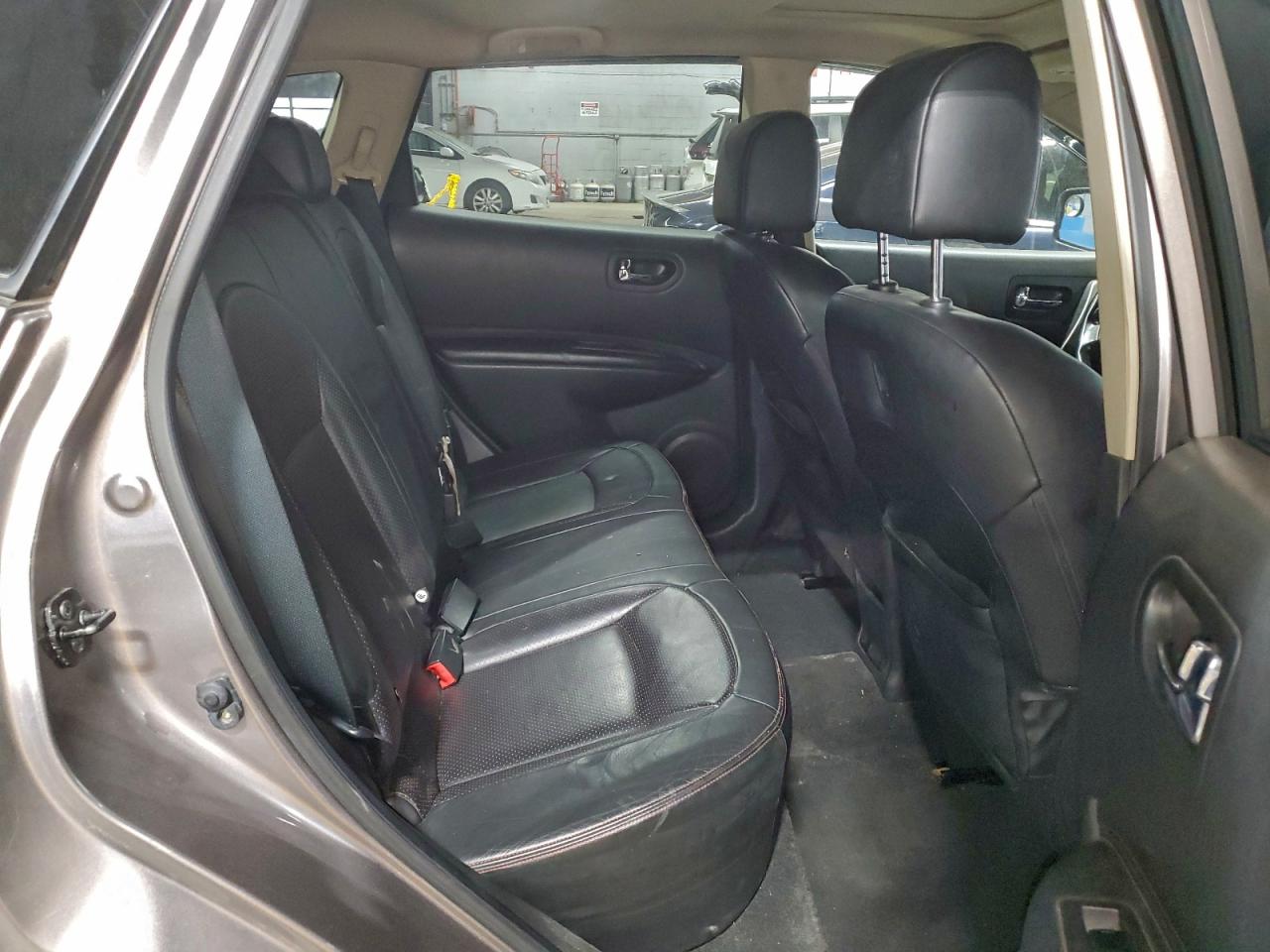 Nissan Rogue S Image 6