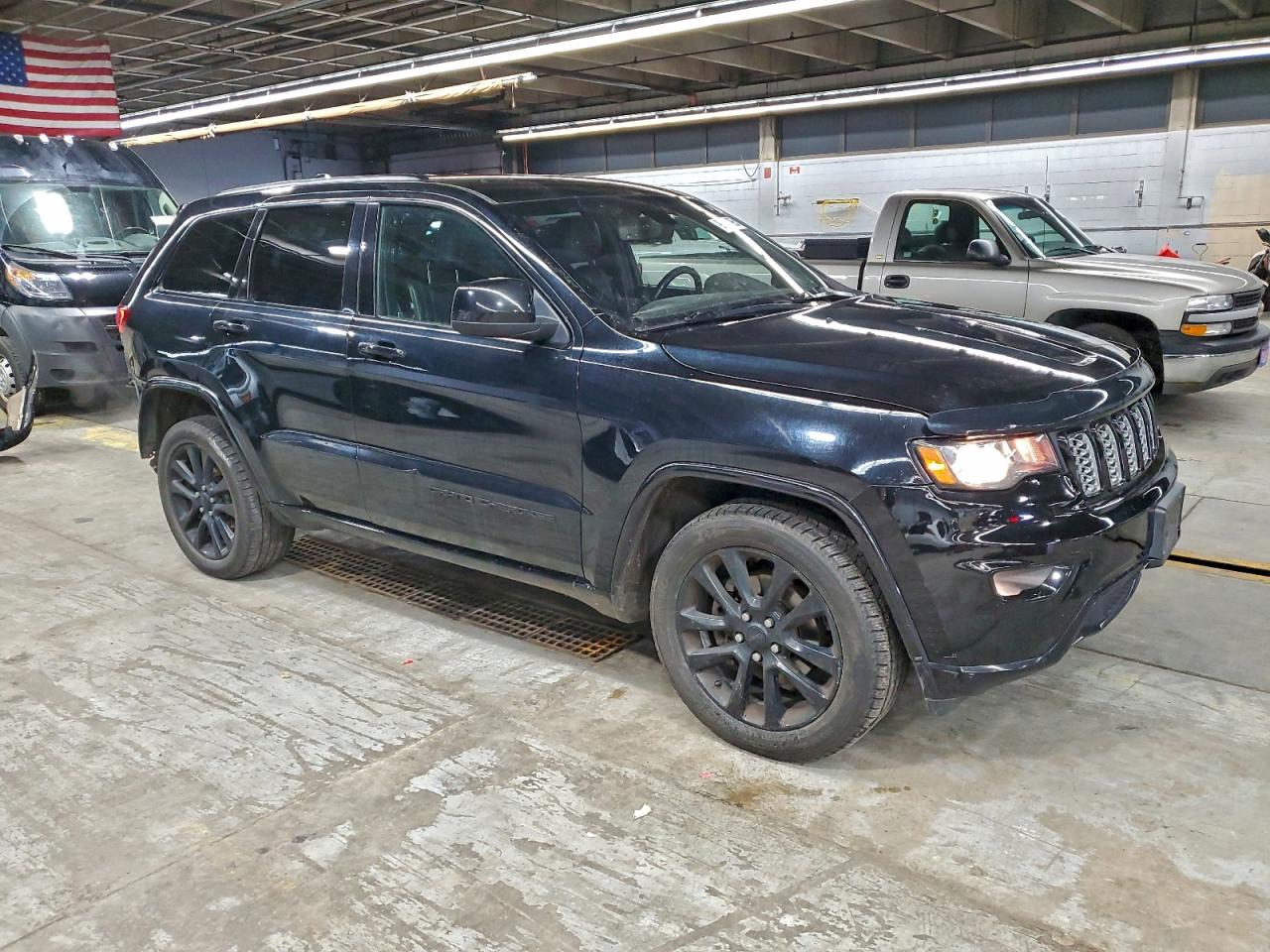 Jeep Grand Cherokee Laredo Image 13