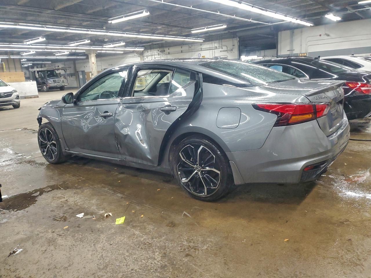 Nissan Altima Sr Image 2