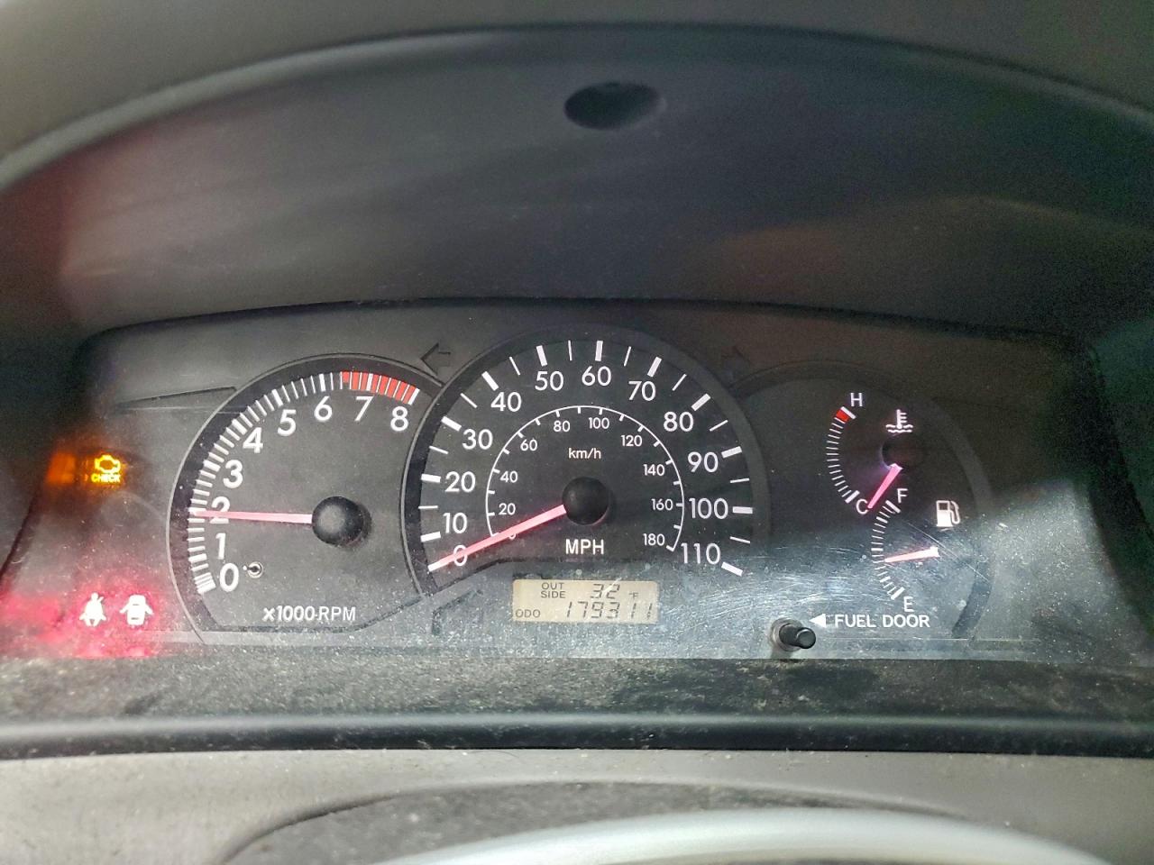 Toyota Corolla Ce Image 4