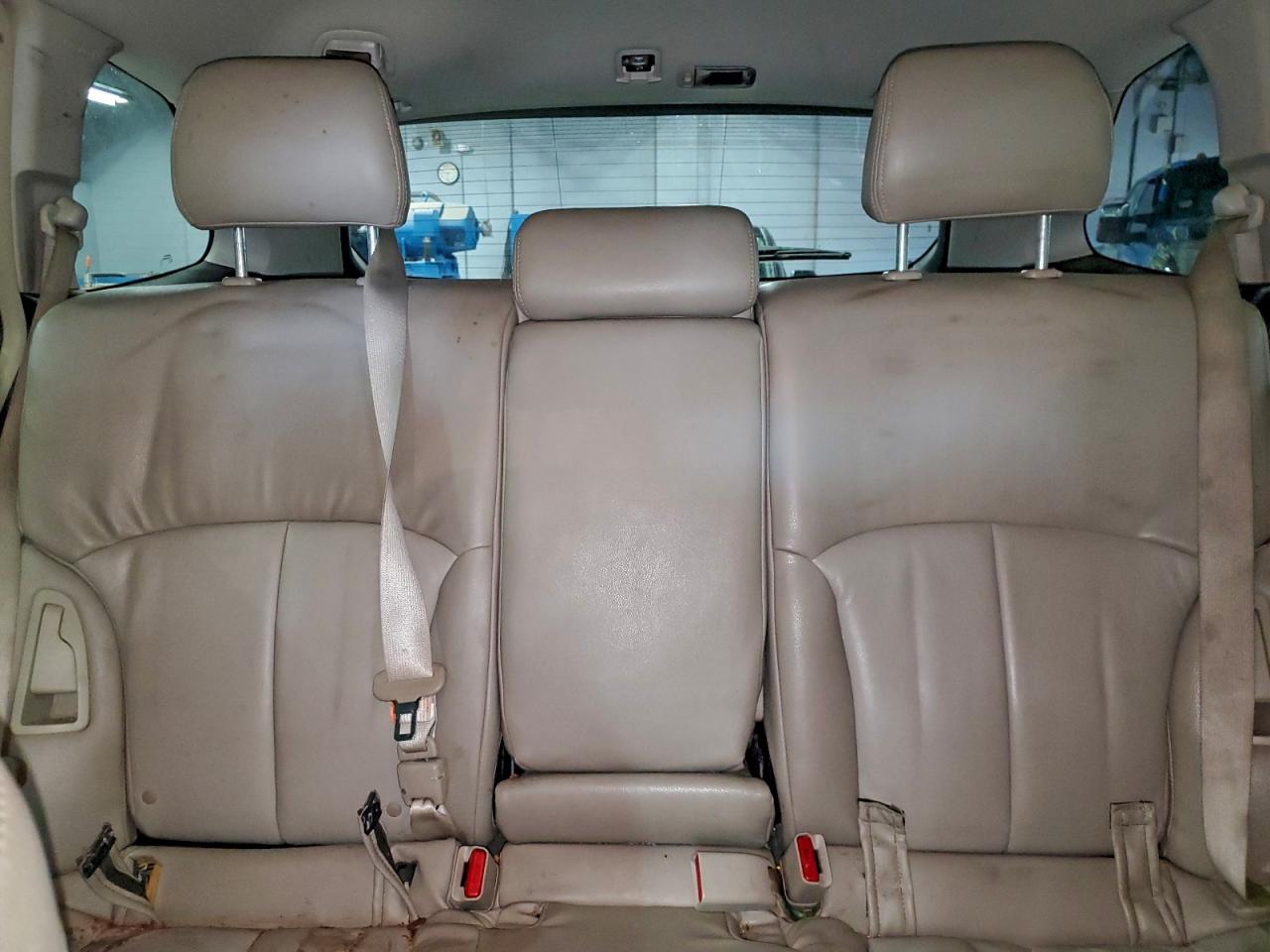 Subaru Outback 2.5i Premium Image 12