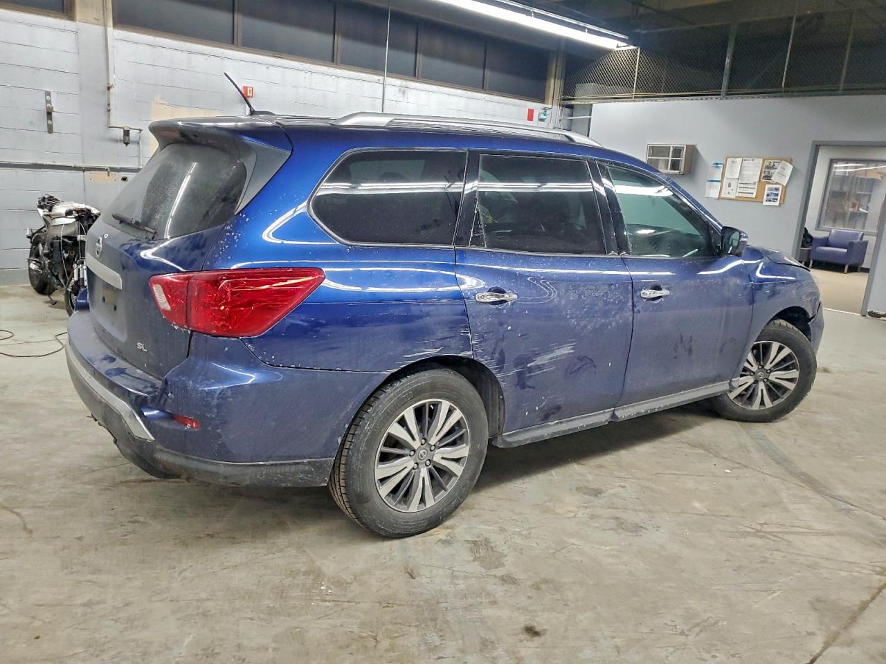 Nissan Pathfinder S Image 3