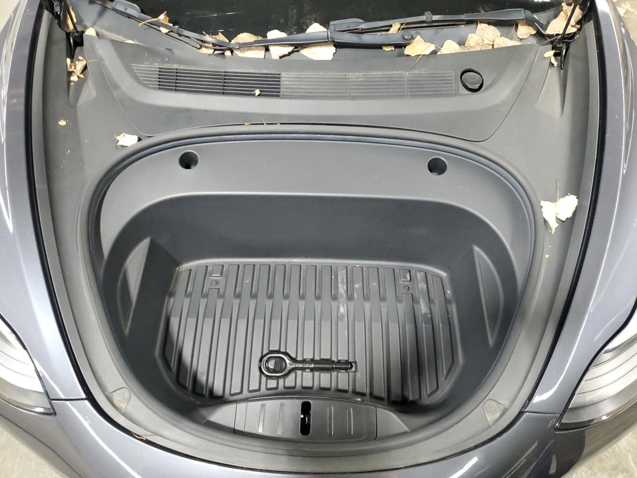 Tesla Model 3 Image 11