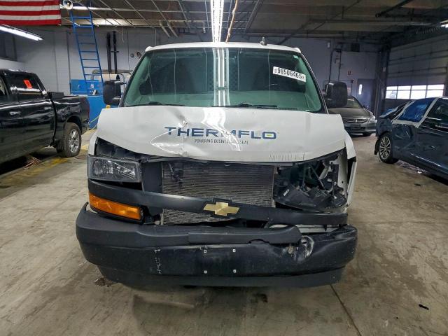 Chevrolet Express Image 2