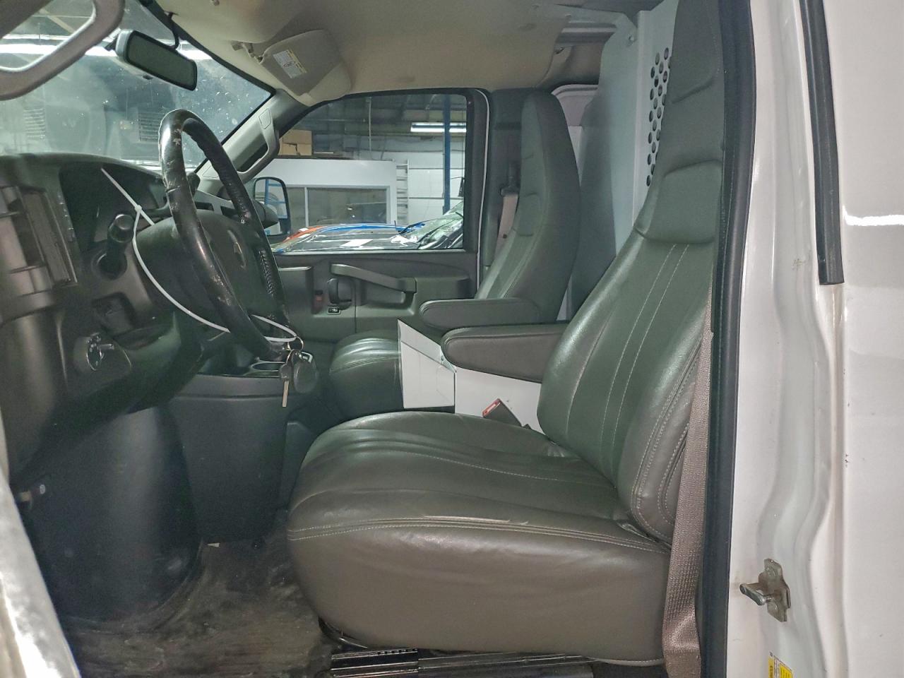 Chevrolet Express Image 4