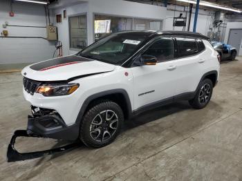  Salvage Jeep Compass