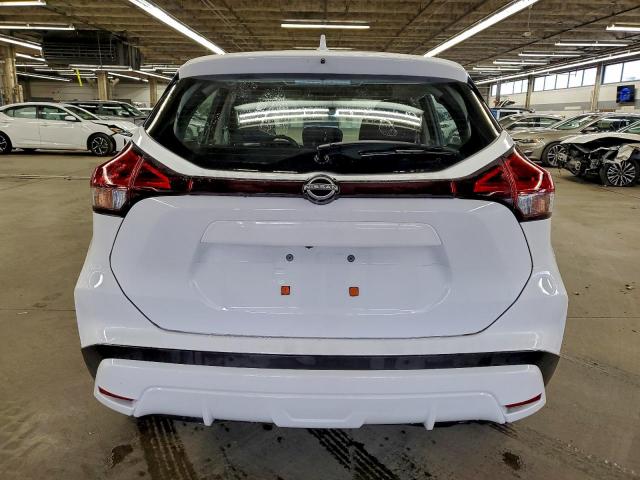 Nissan Kicks S Image 4