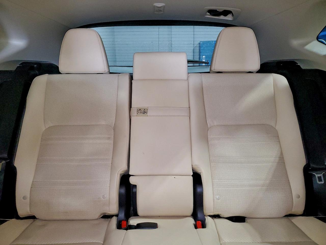 Lexus NX 300h Image 11