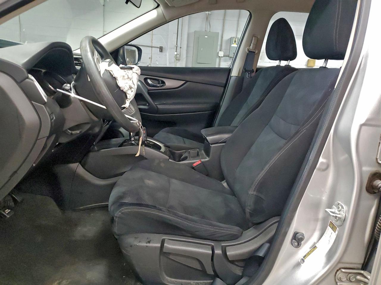 Nissan Rogue S Image 9