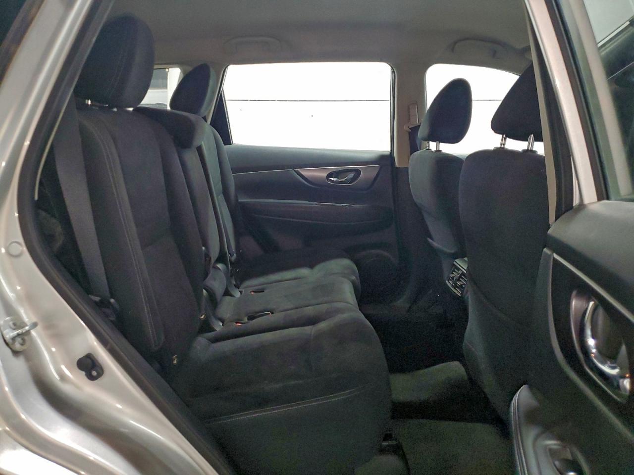 Nissan Rogue S Image 7