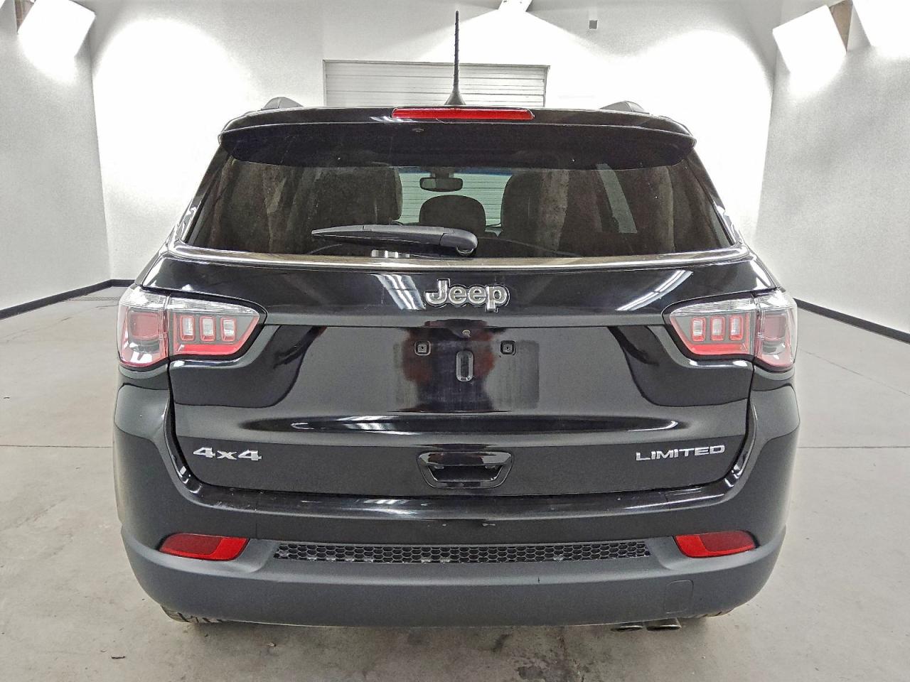 Jeep Compass Limited Image 4