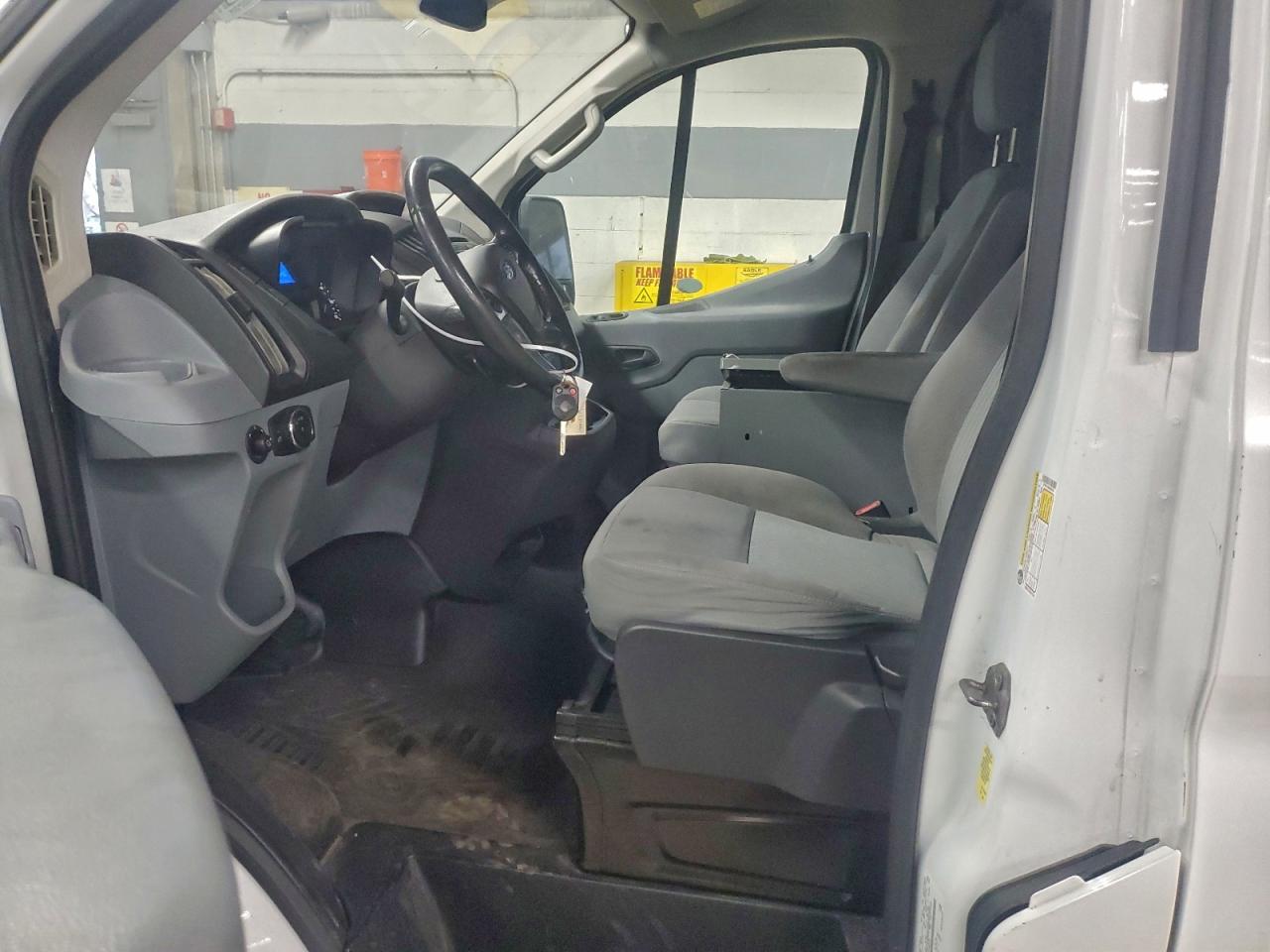 Ford Transit T-250 Image 5