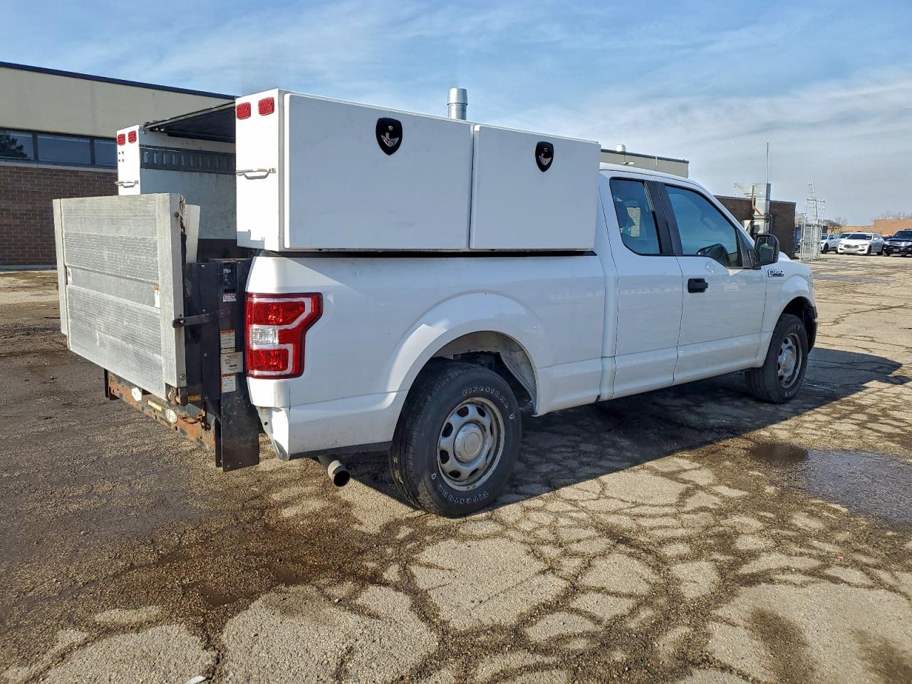 Ford F-150 Super Cab Image 3