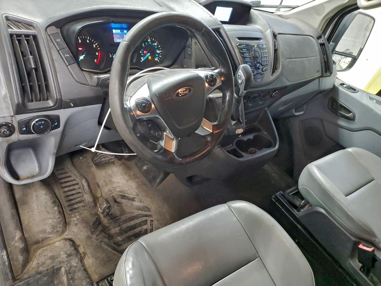 Ford Transit T-350 Image 9