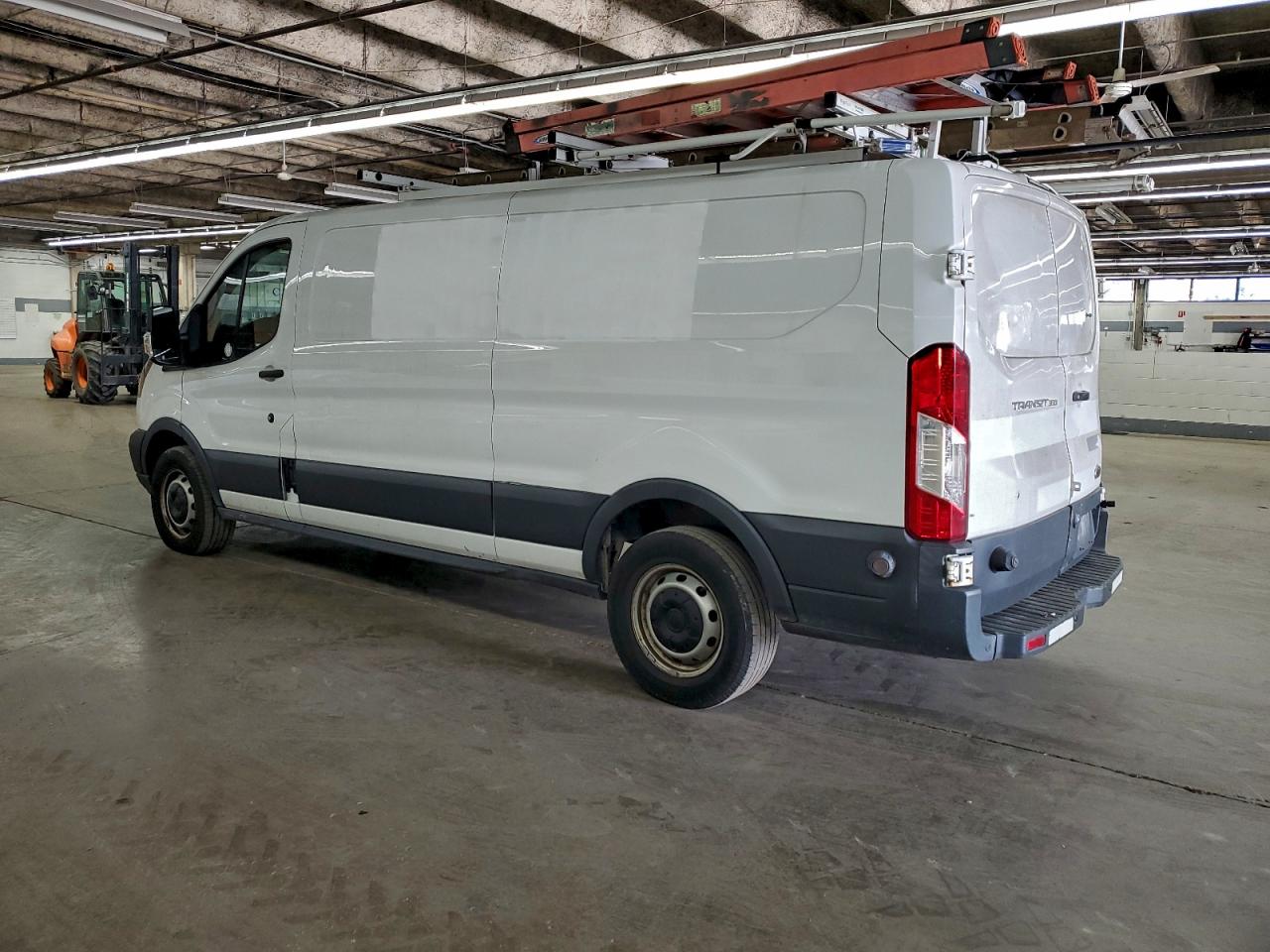 Ford Transit T-350 Image 3